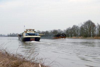 Partikuliere auf der Weser bei Mehlbergen