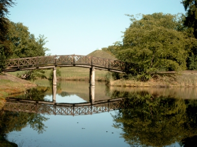 Brücke mit Spiegelbild