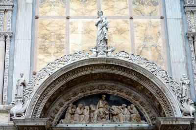 Venedig : Scuola Grande di San Marco: Relief über dem Eingangstor