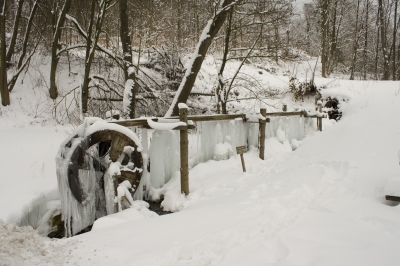 Wasserrad Niedersfeld im Winter