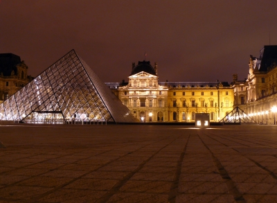 Das Louvre am Abend