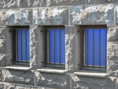 Drei blaue Fenster