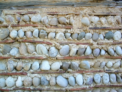 Alte Mauer von Haus mit Steinen