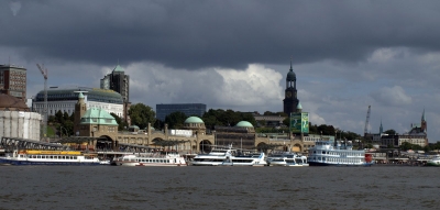 Hamburg Landungsbrücken schlecht Wetter droht