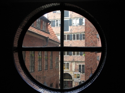 Blick aus dem Fenster im Haus Atlantis in Bremen in der Böttcherstrasse