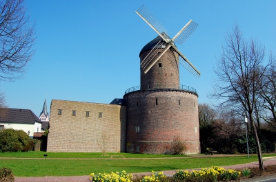 Die Turmmühle aus 1481 zu Kempen am Niederrhein