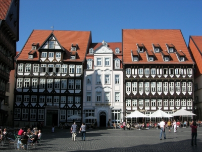 Hildesheim: Marktplatz mit Stadtschänke und Wollenwebergildehaus