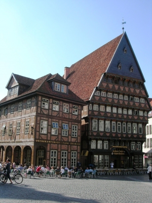 Hildesheim: Marktplatz mit Bäckeramtshaus und Knochenhauer - Amtshaus