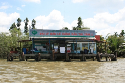 Tankstelle auf dem Mekong, Vietnam