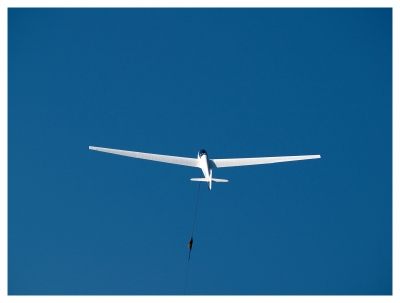 Segelflugzeug beim Start mit Seilwinde
