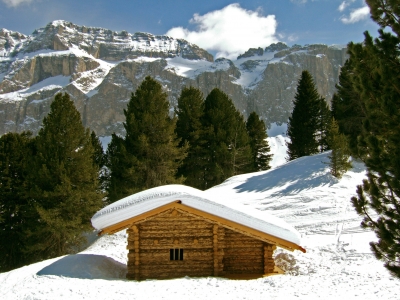 Dolomiten - Berghütte vor Sellagruppe