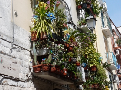Blumenbalkon in Bari (Italien)