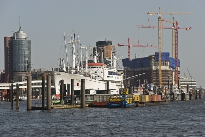 Blick zur wachsenden Elbphilharmonie