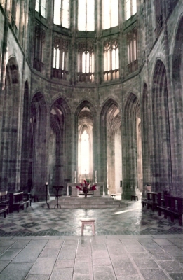 Das Innere der Kirche von Monte San Michel