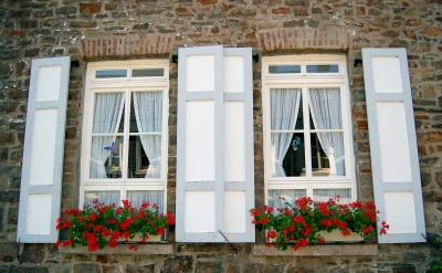 Fensterimpression im Natursteinhaus