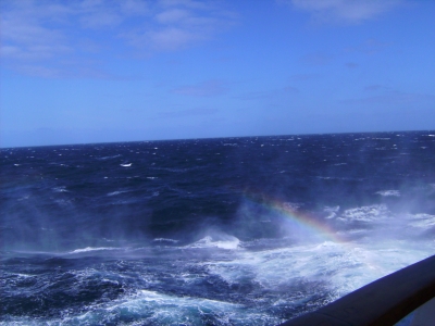 Regenbogen ertrinkt im Atlantik