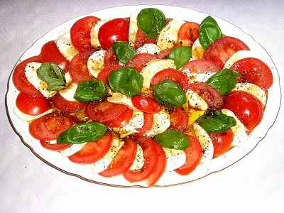 Tomate-Morzarella-Basilikum