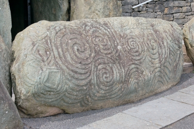 Verzierter Eingangsfels von Newgrange