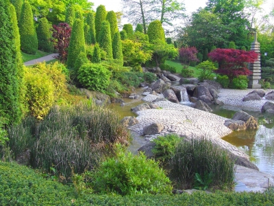 Japanischer Garten mit tollen Pflanzen und Farben