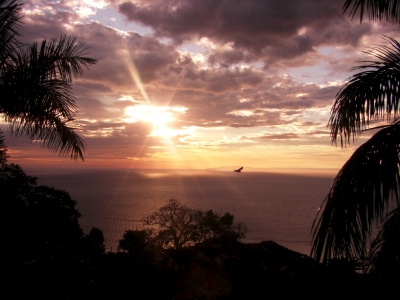 Sonnenuntergang an der Pazifikküste in Costa Rica