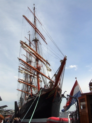 Viermastbark Sedov , der größte traditionelle Windjammer der Welt