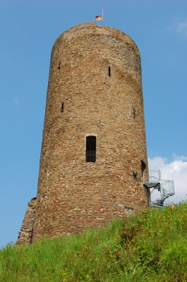 Burgturm der Löwenburg zu Monreal in der Eifel #3