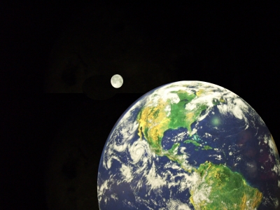 Little Moon & great Earth