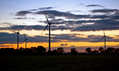 Windräder im Sonnenuntergang