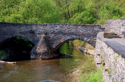 Die mittelalterliche Steinbrücke zu Monreal in der Eifel