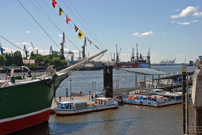 Blick vom Hafentor