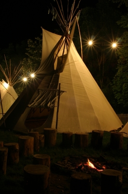 Indianerlager bei Nacht (Onkel Winnetou´s Hütte)