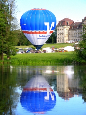 Ballon vor Schloss Weissenstein
