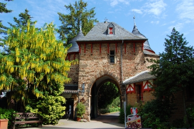Burgtor zu Burg Satzvey, Eifel