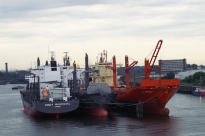 Frachtschiffe im Hamburger Hafen