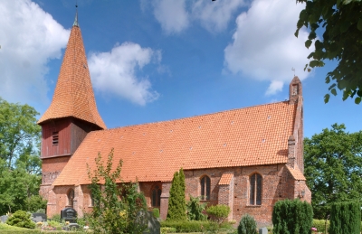 St. Nikolai-Kirche in Altefähr (1)