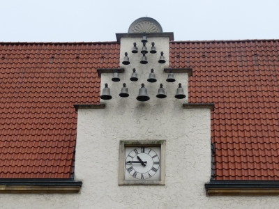 Uhr und Glockenspiel