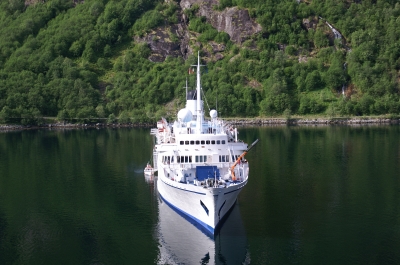 Kreuzfahrtschiff im Geiranger Fjord 2