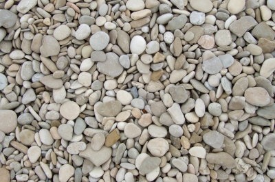 Struktur: Strand mit Steinen