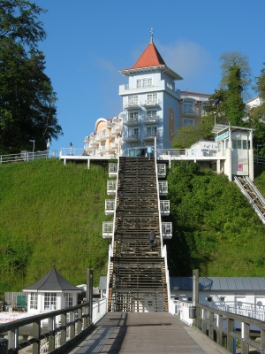 Selliin/Rügen:  99 Stufen zum Strand bzw. zur Seebrücke