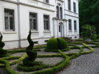 Alte Villa mit Knotengarten