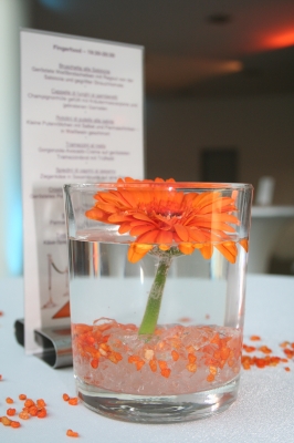 Party: Blume im Glas