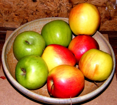 acht frische Äpfel