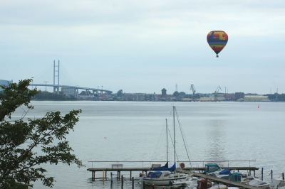 Heißluftballon über den Strelasund