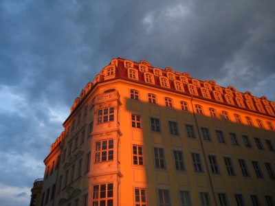 Gebäude in Dresden am Abend