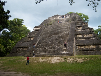 Mayapyramide in Tikal