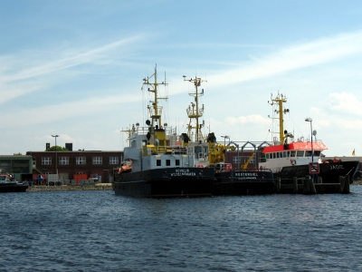 Wilhelmshaven mehrere Schiffe