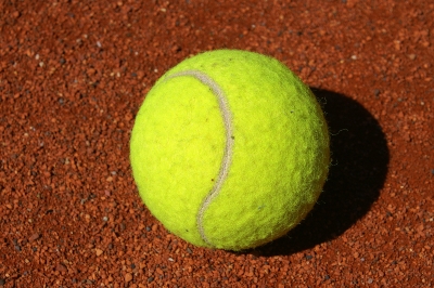 Tennisball auf Court