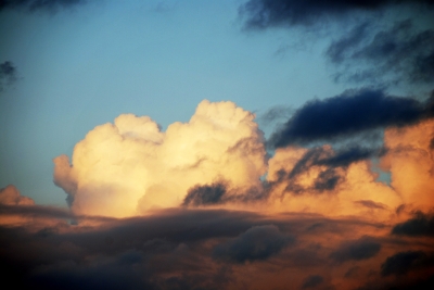 Wolke in der Abendsonne