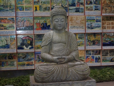 Buddha vor Kacheln - Madeira