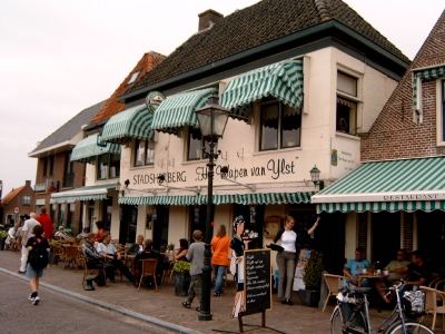 Café - Wapen van Ylst Stadsherberg. Niederlande IJlst